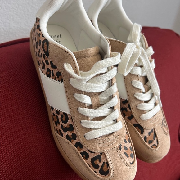 Leopard Print Women's Sneakers - Picture 4 of 4